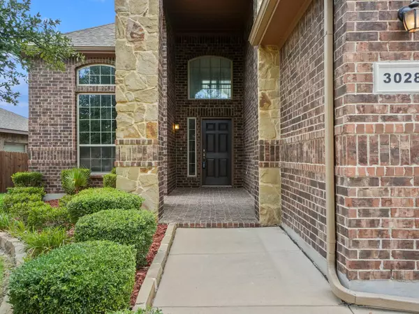 3028 Maple Creek Drive, Fort Worth, TX 76177