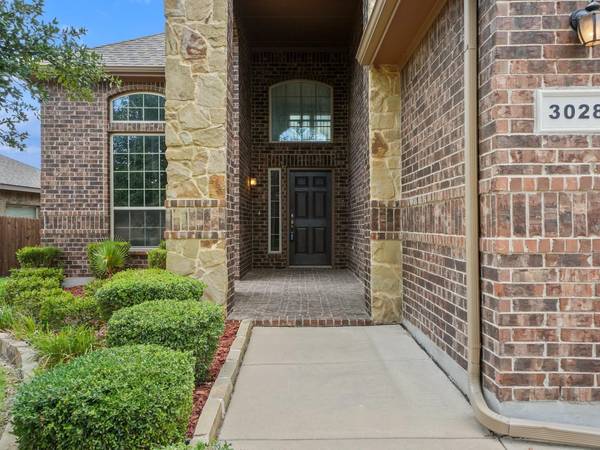 3028 Maple Creek Drive, Fort Worth, TX 76177