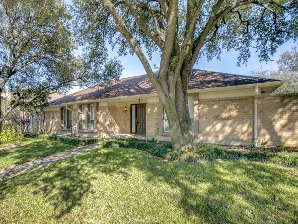 7109 Manor Oaks Drive,  Dallas,  TX 75248