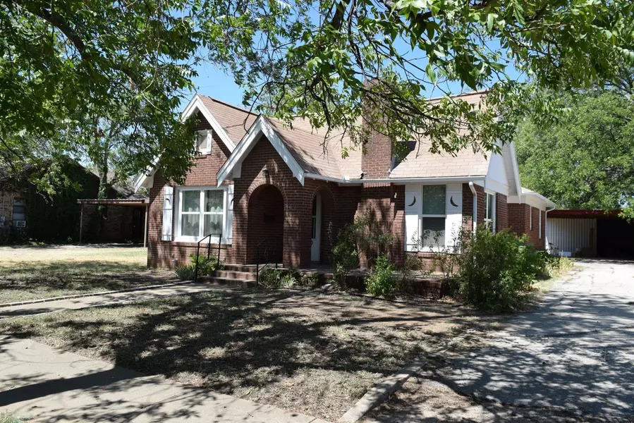 1810 S Concho Street, Coleman, TX 76834