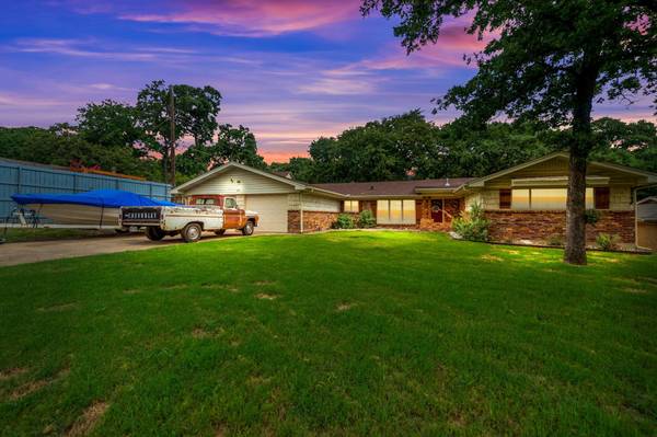 632 Forest Lane, Hurst, TX 76053