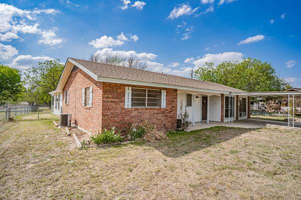 1032 Thomas Avenue, Dublin, TX 76446