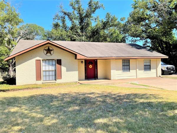 220 Lakeshore Drive, Fairfield, TX 75840