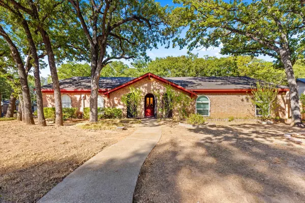 2834 Summerdale Drive, Hurst, TX 76054