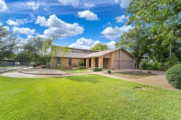 9217 CR 314,  Breckenridge,  TX 76424