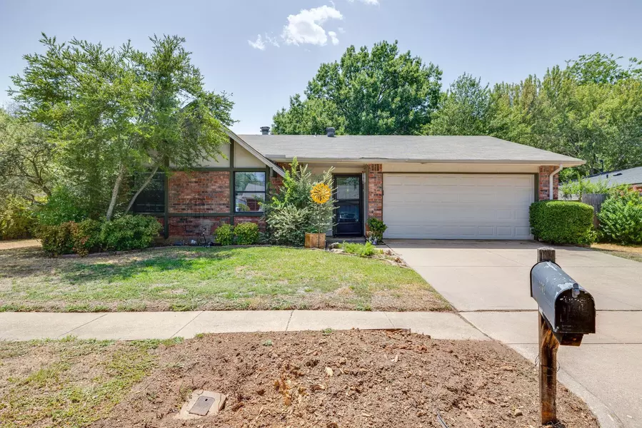 2702 Southcrest Drive, Arlington, TX 76016