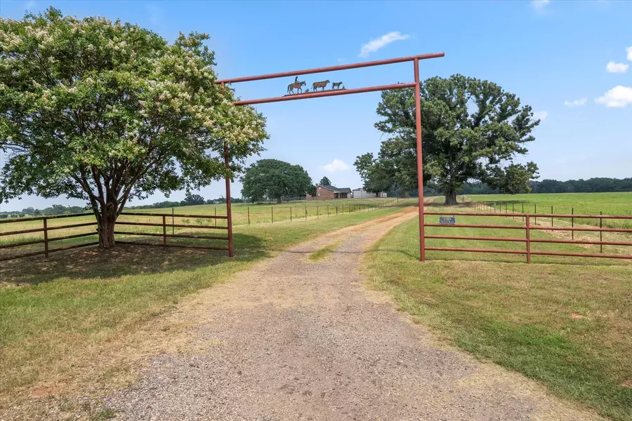 2119 County Road 2060, Mount Vernon, TX 75457