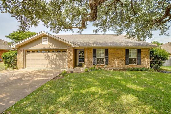 1217 Stonelake Drive, Cleburne, TX 76033