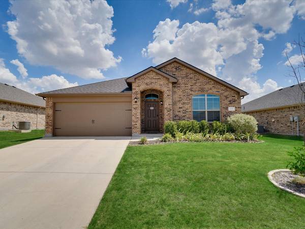 316 Triple Crown Lane, Ponder, TX 76259