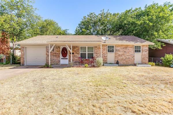 821 E Mustang Street, Crowley, TX 76036