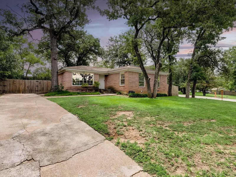 1008 Owenwood Drive, Irving, TX 75061