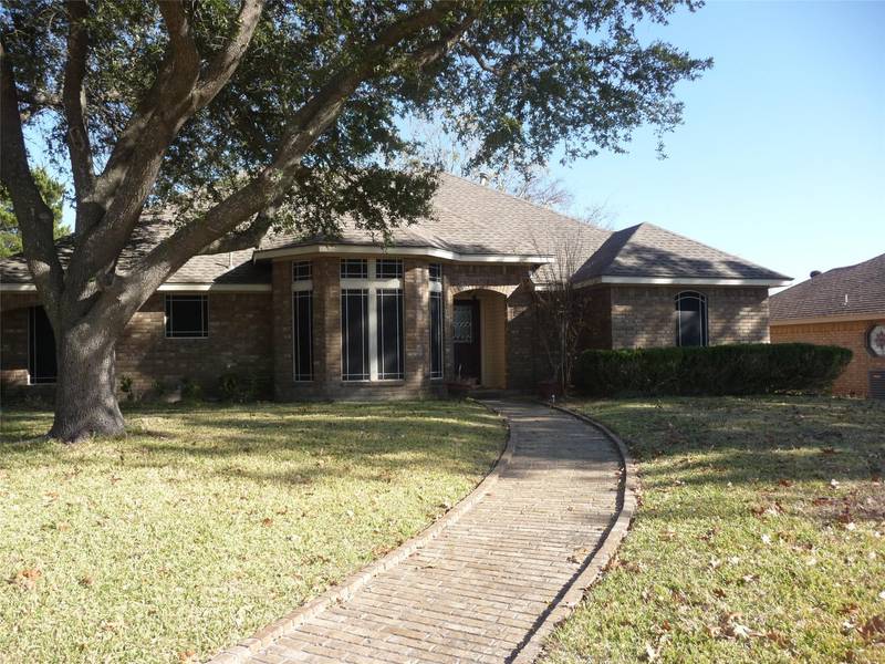 855 Woodridge Circle, Desoto, TX 75115