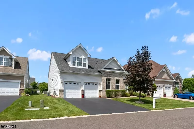 4 Jester Ct, Monroe Twp., NJ 08831