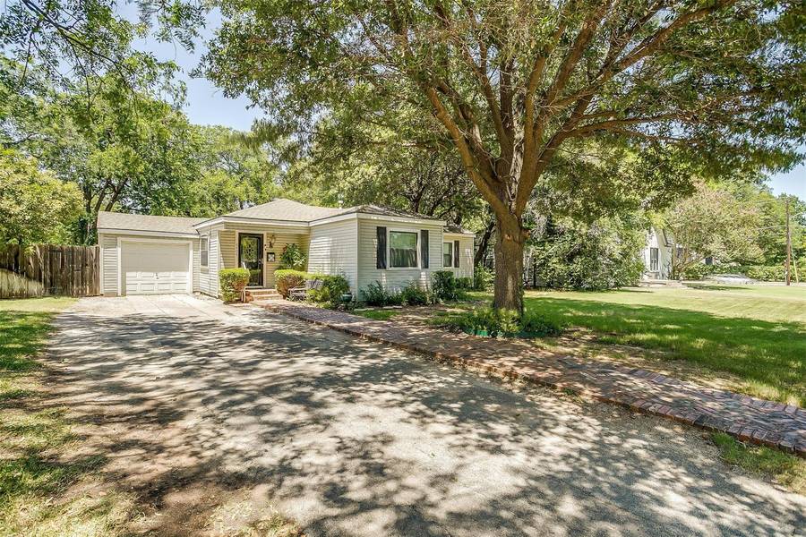 6404 Curzon Avenue, Fort Worth, TX 76116