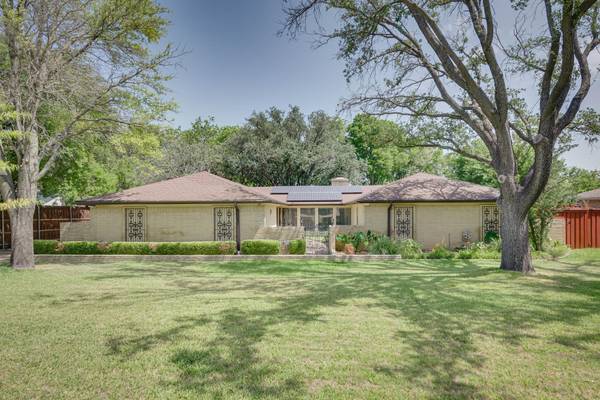 18 Legend Road, Benbrook, TX 76132