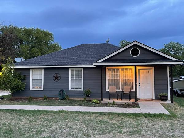 504 N First Street, Rio Vista, TX 76093