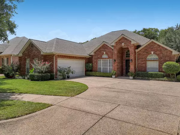 4004 Timberbrook Court,  Arlington,  TX 76015