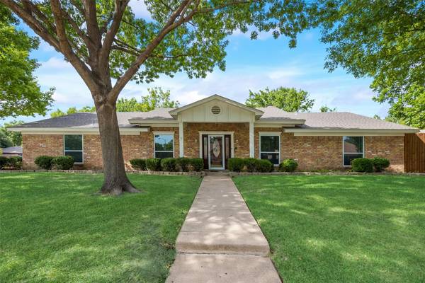 100 Circleview Drive N, Hurst, TX 76054