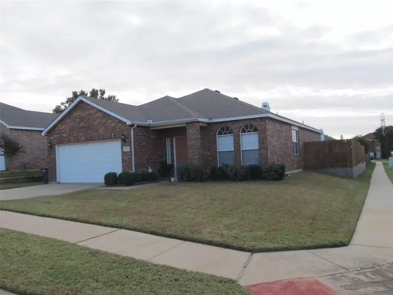 12800 Honey Locust Circle, Fort Worth, TX 76040