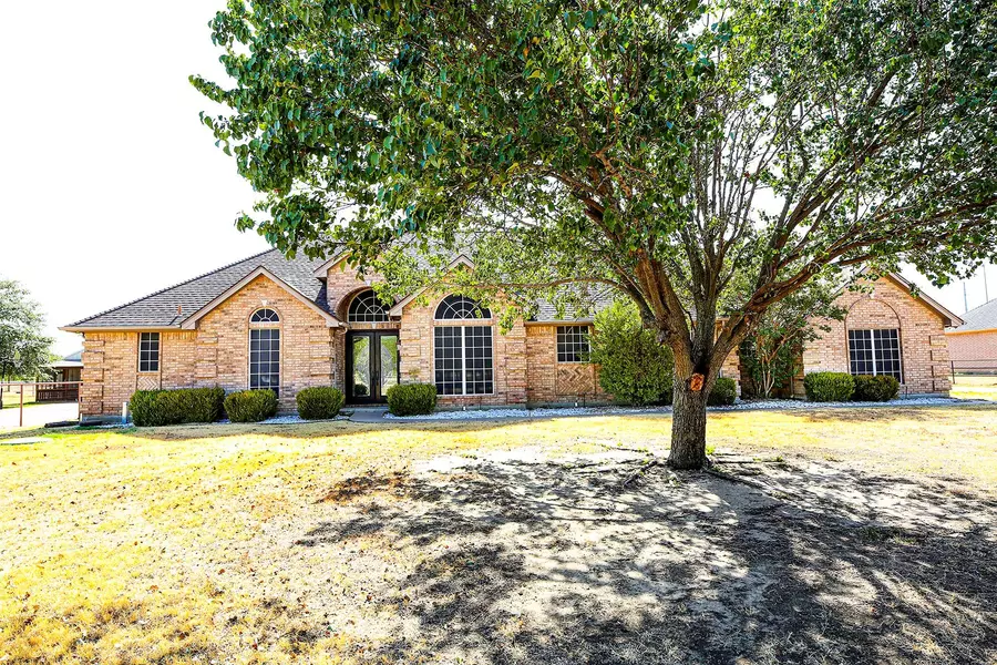 825 W Cleburne Road, Crowley, TX 76036