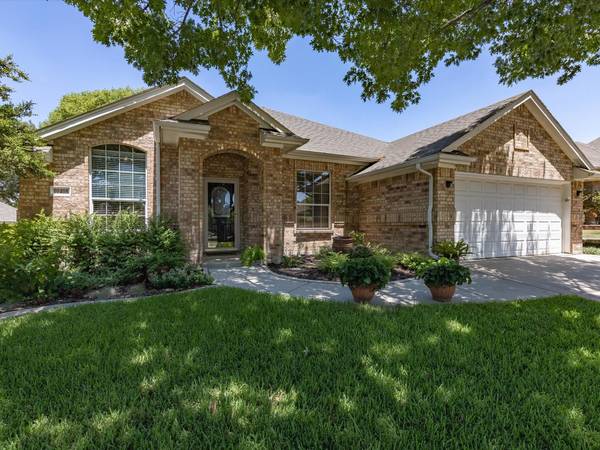 10408 Stonehill Drive, Benbrook, TX 76126