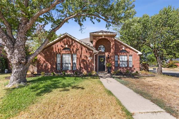 7029 Club Creek Drive, Fort Worth, TX 76137