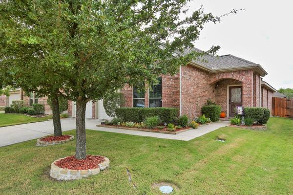 3904 Hunter Peak Road, Fort Worth, TX 76262