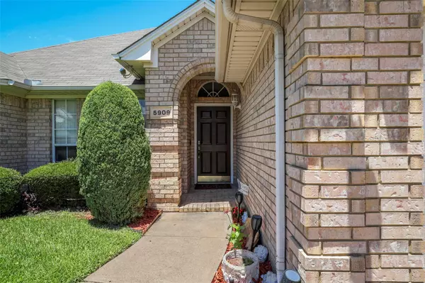 Haltom City, TX 76137,5909 Echo Bluff Drive