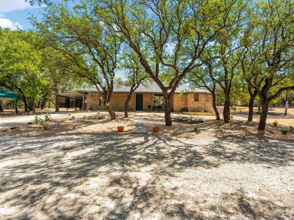 5801 Hill Country Court, Lipan, TX 76462