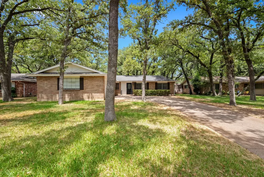 3005 Friendswood Drive, Arlington, TX 76013