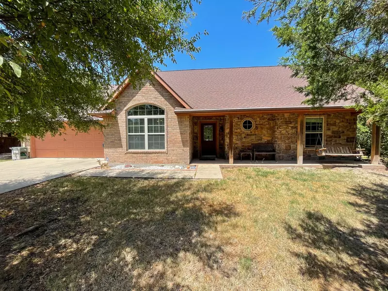 136 Tiger Lane, Trenton, TX 75490