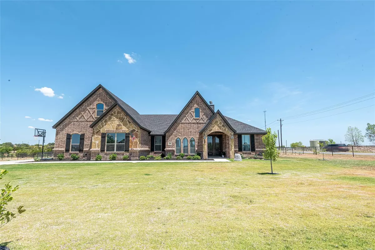 Weatherford, TX 76085,1000 N Oak Trail