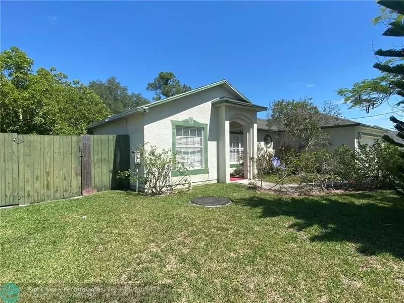 2558 SW Aberdeen St, Port Saint Lucie, FL 34953