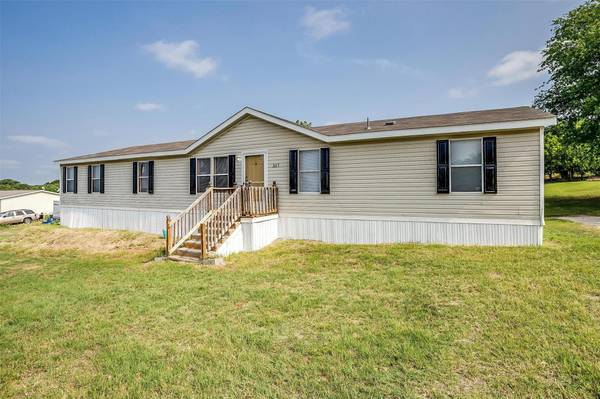 307 Valley Lake Court, Springtown, TX 76082