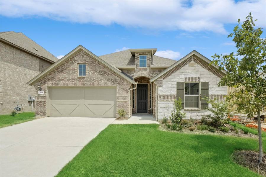 1009 Rosebay Drive, Fort Worth, TX 76247