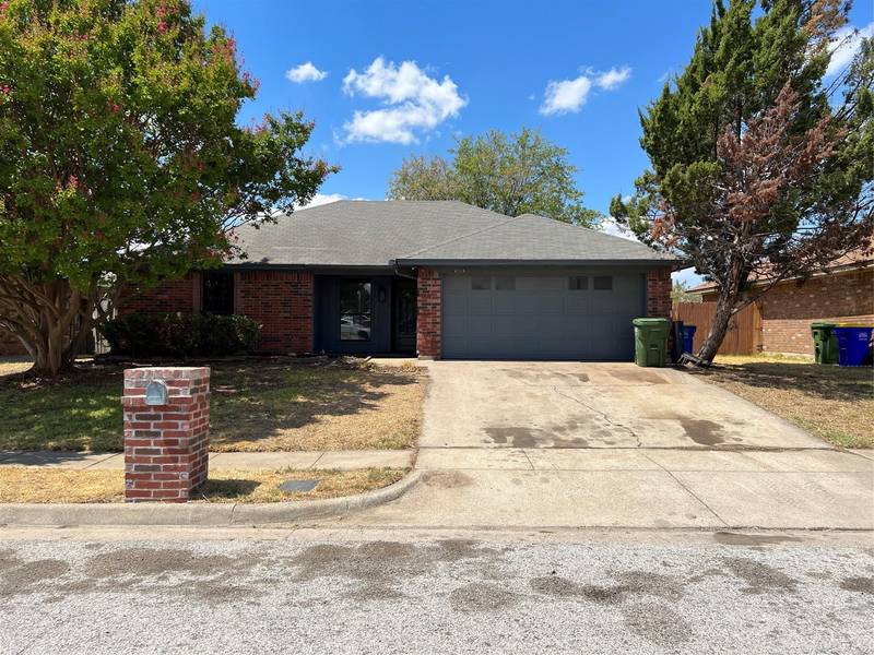 7813 Hunters Glen Drive, Watauga, TX 76148