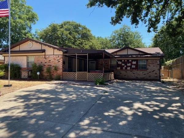 2102 Willow Oak Drive,  Irving,  TX 75060