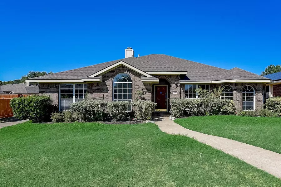 2901 Creek Valley Drive, Garland, TX 75040