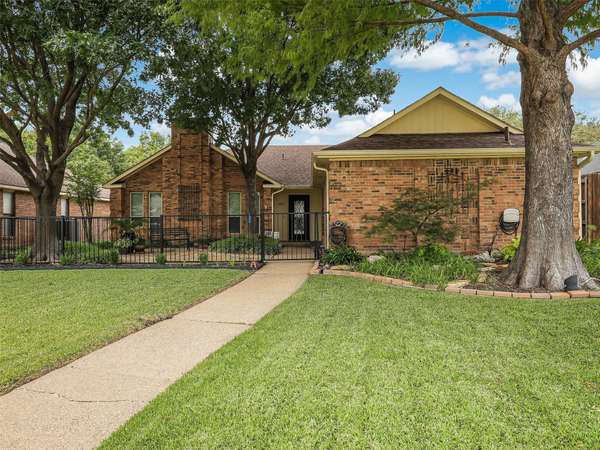 1927 Lavaca Trail, Carrollton, TX 75010