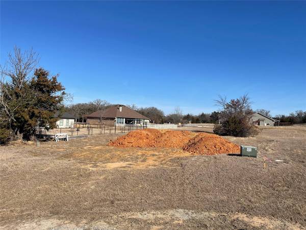 100 Shoshone Cove, Lake Kiowa, TX 76240