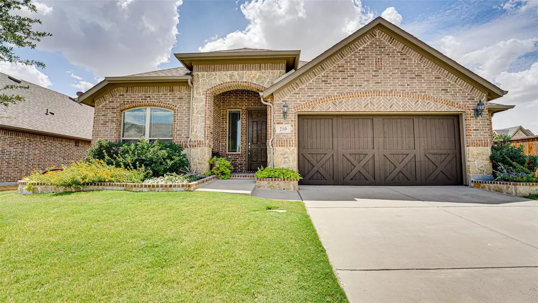 210 Crestlyn Drive, Midlothian, TX 76065