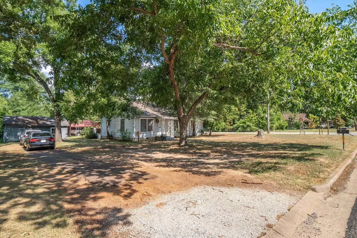 Van, TX 75790,261 S Oak Street