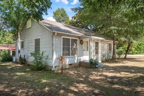 Van, TX 75790,261 S Oak Street