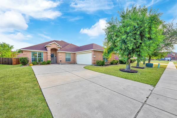 743 Mulberry Court, Red Oak, TX 75154