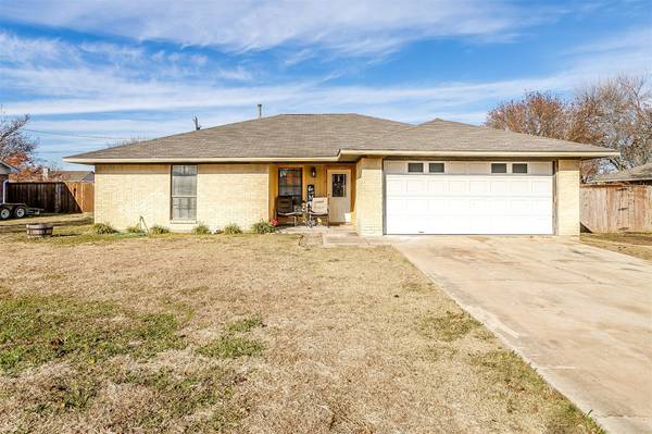 6 Rogers Circle, Krum, TX 76249