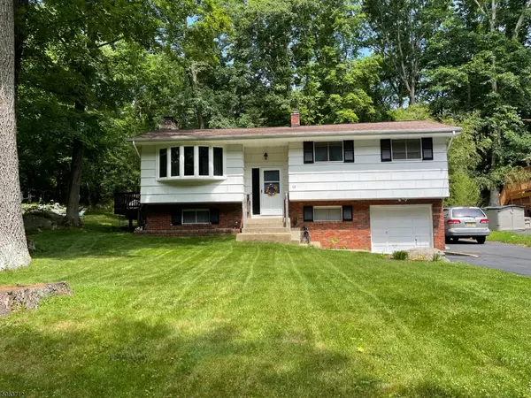 62 Sherwood Forest Dr, Byram Twp., NJ 07821