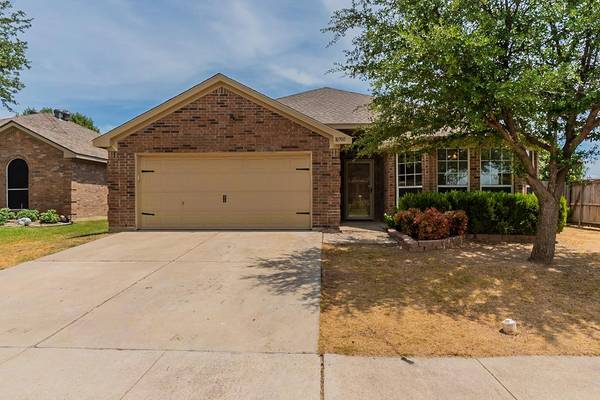 10700 Irish Glen Trail, Fort Worth, TX 76052