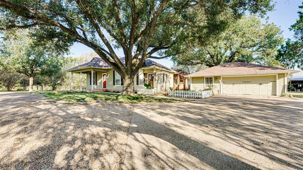 328 Sunridge Drive, Ennis, TX 75119