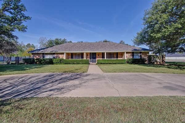 1116 W Westhill Drive, Cleburne, TX 76033