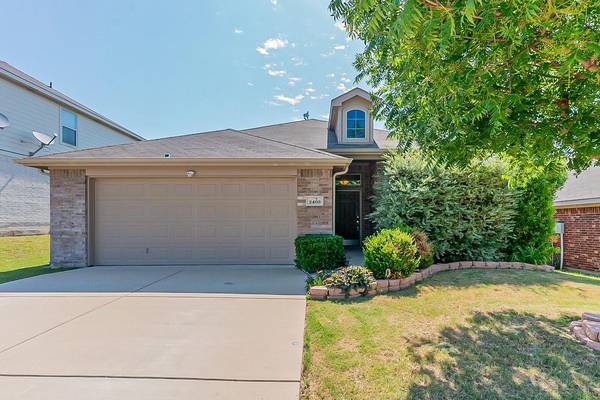 2405 Wakecrest Drive, Fort Worth, TX 76108